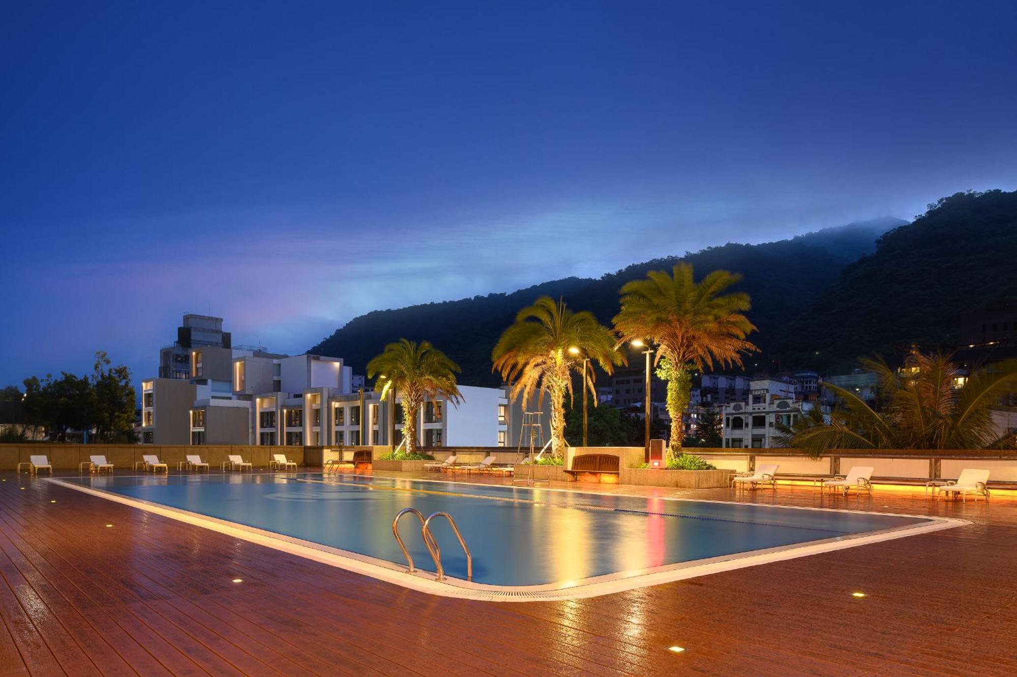 Evergreen Resort Hotel - Jiaosi Jiaoxi Exterior foto The swimming pool at the University of Nottingham Malaysia Campus